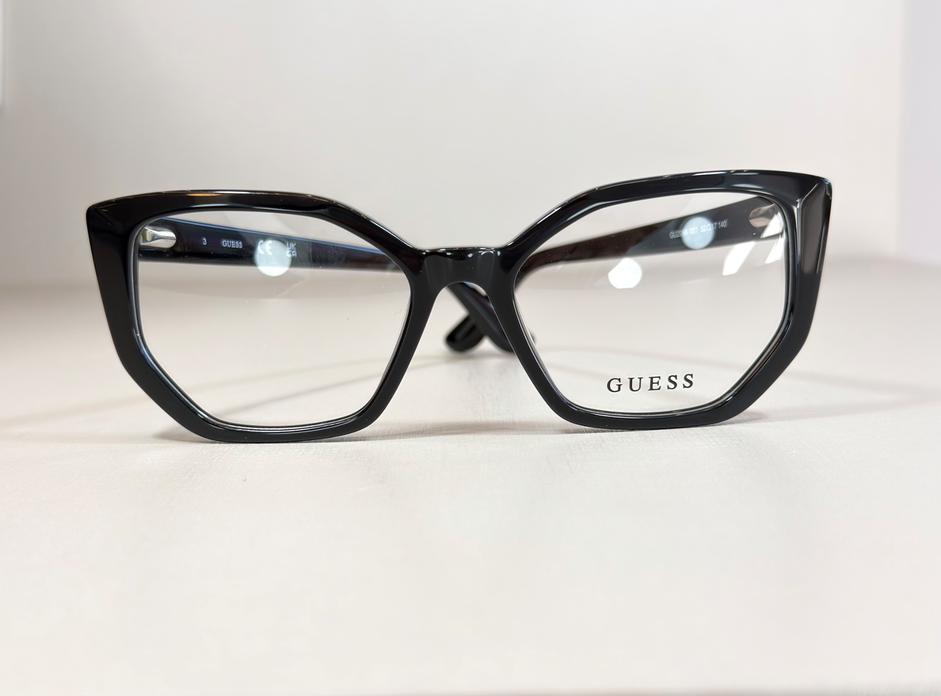 GU2966 · GUESS