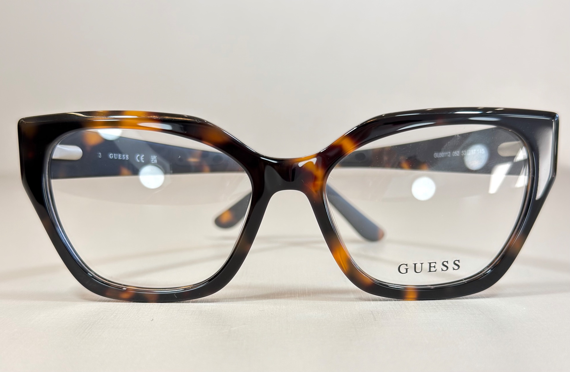 GU50112 · GUESS