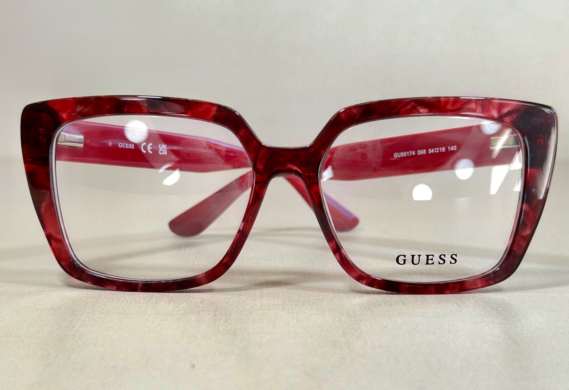 GU50174 · GUESS