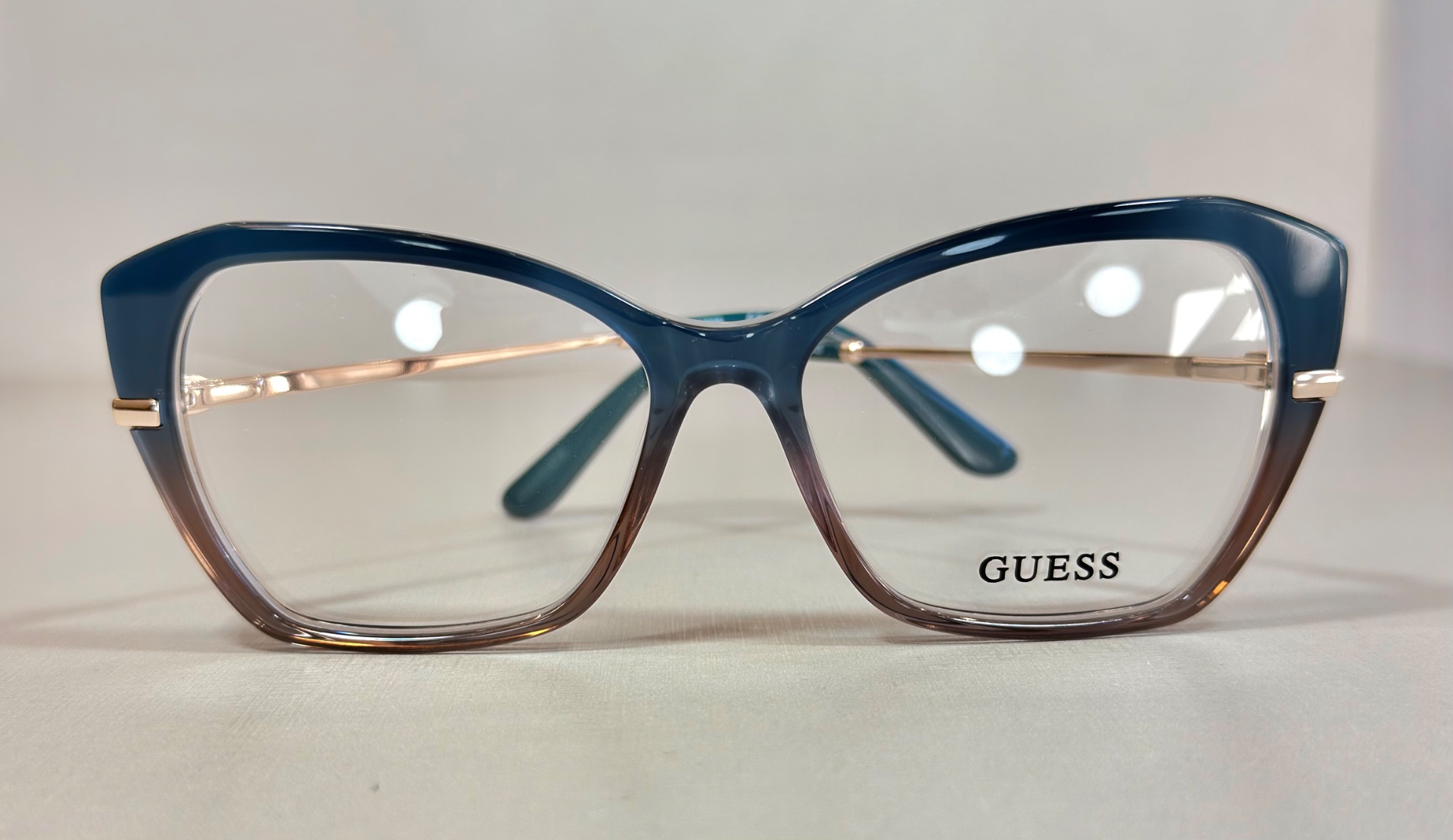 GU50183 · GUESS