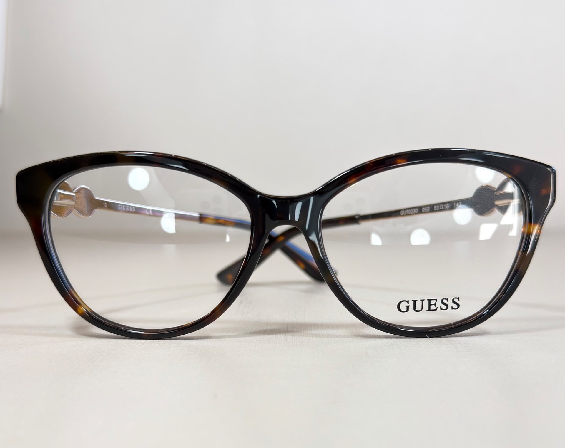 GU50230 · GUESS