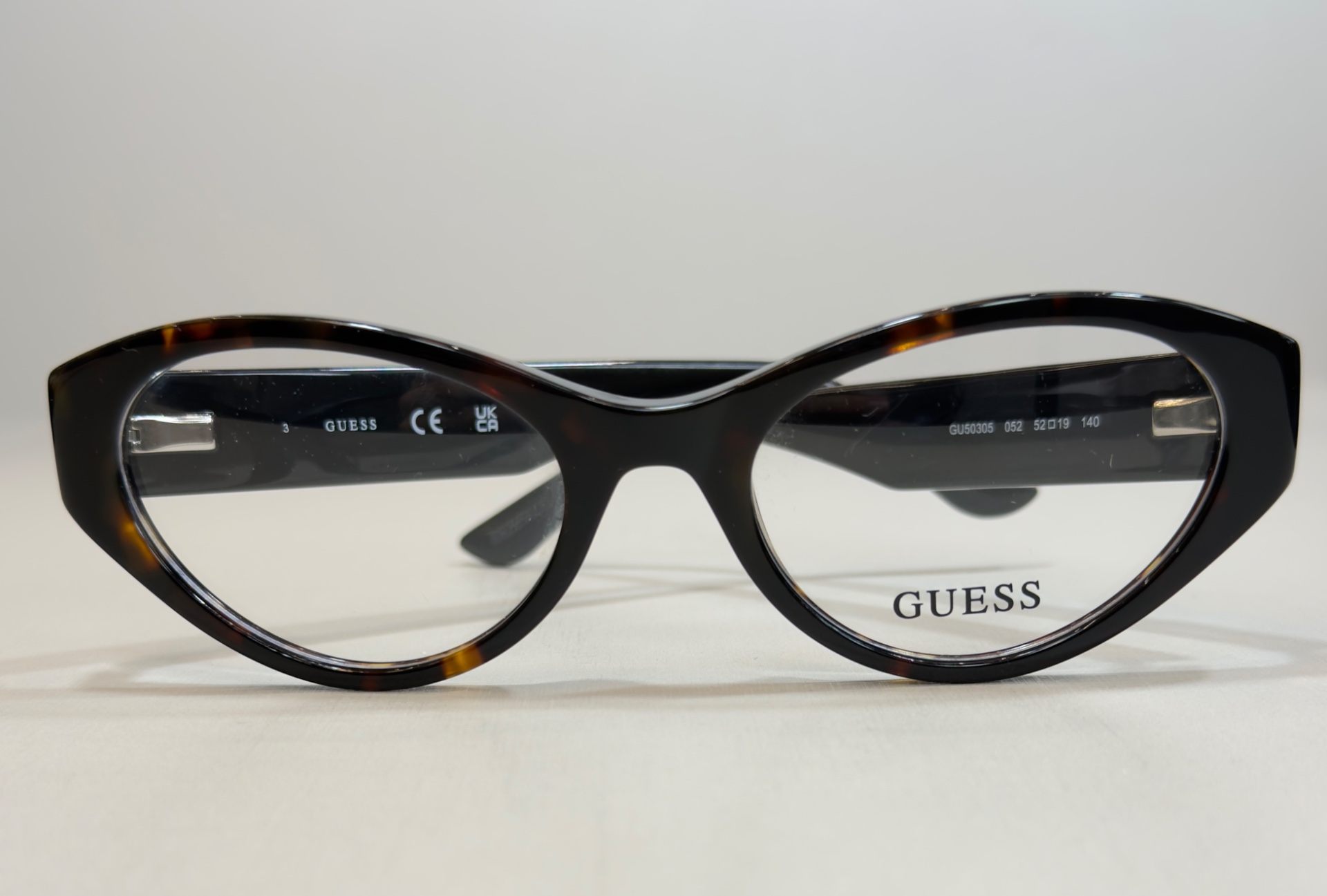 GU50305 · GUESS