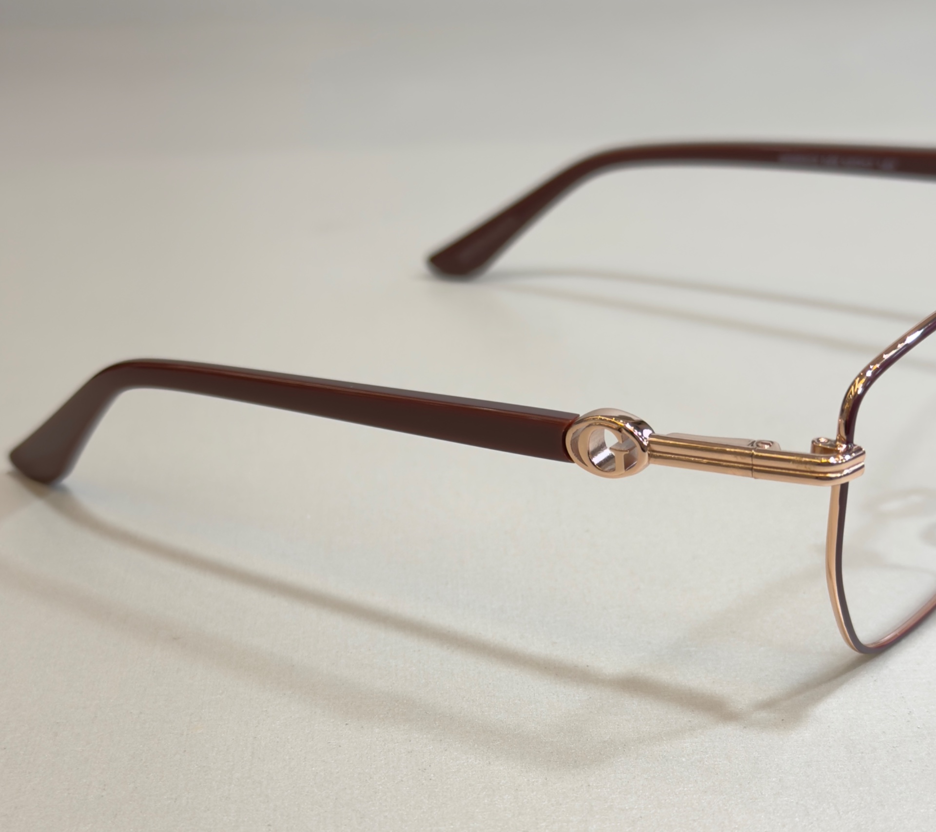 GU50312 · GUESS