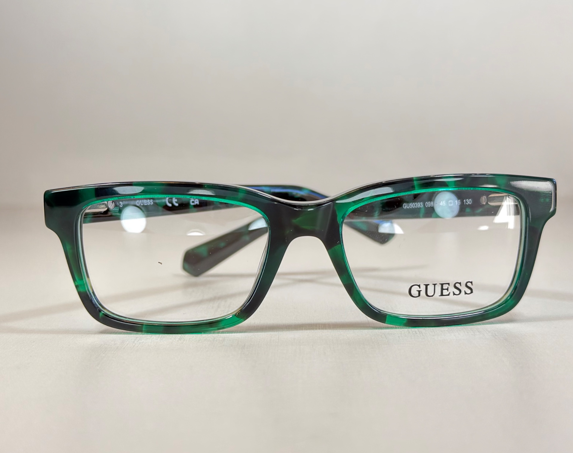 GU50393 · GUESS
